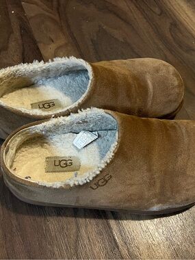 UGG Woman Chestnut Brown Shearling Slip-Ons